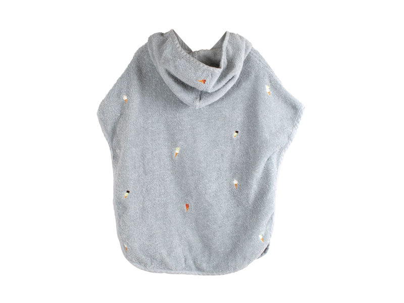 FILIBABBA FILIBABBA Strandponcho med broderi GOTS - Pearl Blue FILIBABBA